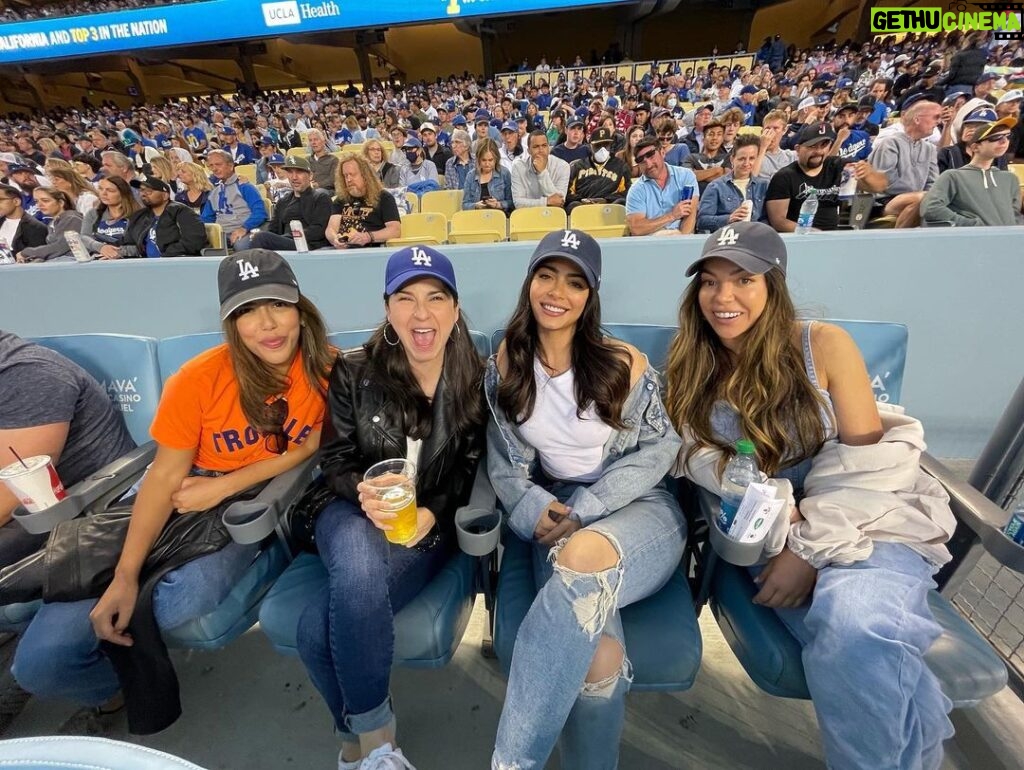 Emeraude Toubia Instagram - 💙⚾️🤍 My first @dodgers game! And maybe Erica’s first beer?! 😜 #DugoutSeats Dodgers Stadium