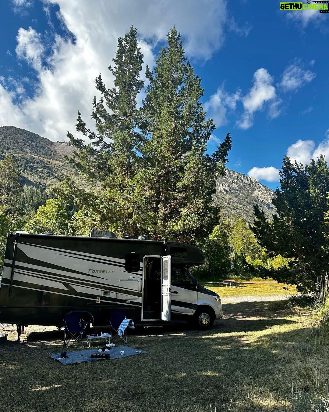 Emeraude Toubia Instagram - Not over these views 🚐🏕️☕️✨🩶 Yosemite National Park, California