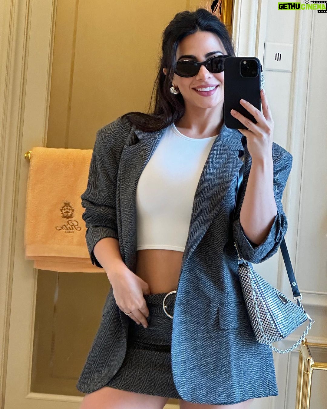 Emeraude Toubia Instagram - Paris, je t’aime. Thank you for the beautiful memories 🤍✨ Paris, France