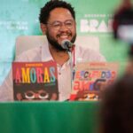 Emicida Instagram - Gracias Cuba. Uma honra e alegria imensa poder representar o Brasil na feira internacional do livro de Havana. 🇨🇺❤️ 📸: @julioproduz