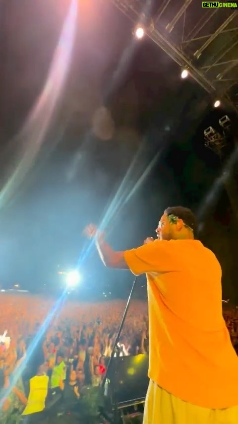 Emicida - 44K Likes - Que saudade que eu estava de você Rio de Janeiro!
Obrigado um milhão de vezes, obrigado festival doce maravilha! 💛
🎥: @jefdelgado / @irmaosdelgado_
Acervo: @lab_fantasma