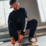 Emicida Instagram - Mais um para a coleção! O novo @badbunnypr Campus Chalky Brown tá na rua! 🎶 #criadocomadidas #publicidade