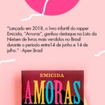 Emicida Instagram - "Amoras" completou 5 anos! 🫐 Muito feliz pelo carinho que ele ganhou no mundo 💛