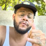 Emicida Instagram - VEM LER MAIS! Bora colocar a meta de ler um livro por mês em 2024? Cadastra seu e-mail na página 1 Livro Por Mês da @taglivros e receba as dicas de leitura do Zika pra te acompanhar a vida toda. Os livros mudam a vida da gente. #1LivroPorMes #TAG #TAGLivros