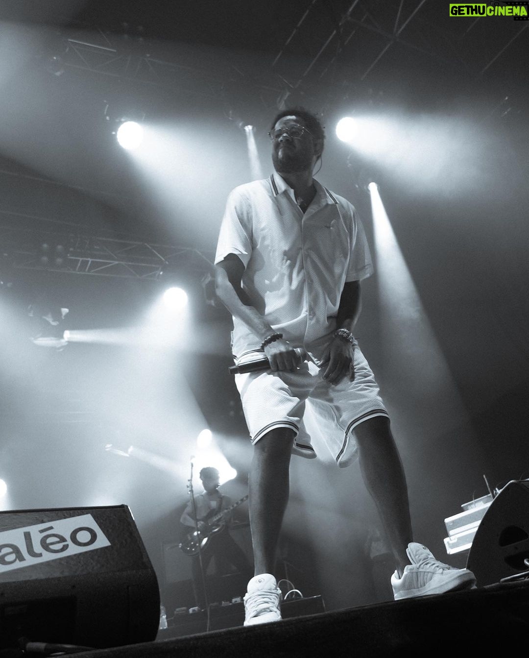 Emicida Instagram - Deixa a gira girar💛❤️ Merci Paleo Festival 📸 @impulsofilms Acervo: @lab_fantasma Switzerland