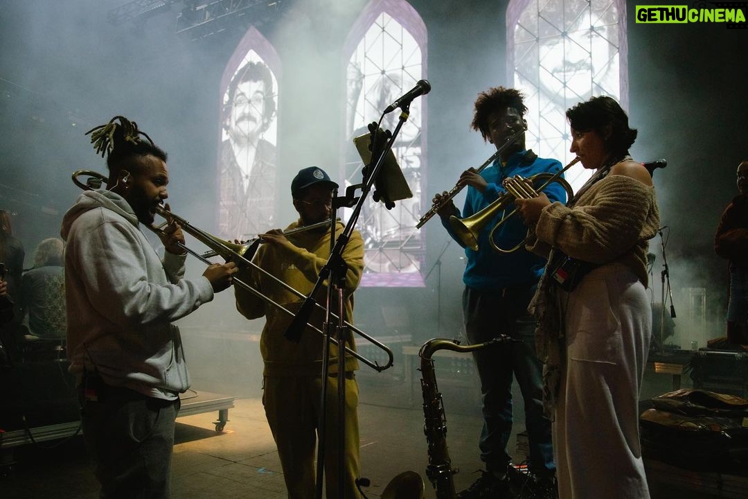 Emicida Instagram - Tudo pronto pra hoje João Rock, embora seja suspeito pra falar, esse show está emocionante. Um dos mais bonitos que já montamos. Ao lado de Marcos valle, rashid e drik tudo fica mais bonito ainda! Aguardamos vcs as 22:10 📸: @ibcardoso / @irmaosdelgado_ Acervo: @lab_fantasma