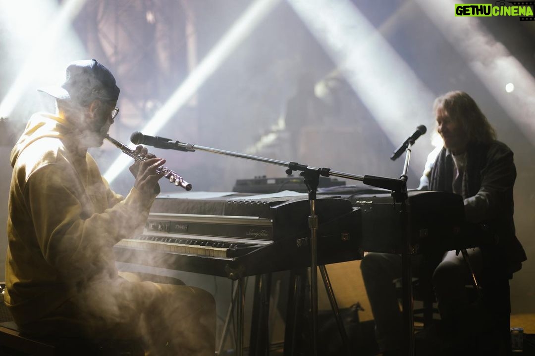Emicida Instagram - Tudo pronto pra hoje João Rock, embora seja suspeito pra falar, esse show está emocionante. Um dos mais bonitos que já montamos. Ao lado de Marcos valle, rashid e drik tudo fica mais bonito ainda! Aguardamos vcs as 22:10 📸: @ibcardoso / @irmaosdelgado_ Acervo: @lab_fantasma