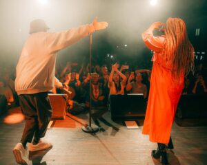 Emicida Instagram - Eu e a amiga que tenho em comum com a Beyoncé

📸 @impulsofilms
Acervo: @lab_fantasma