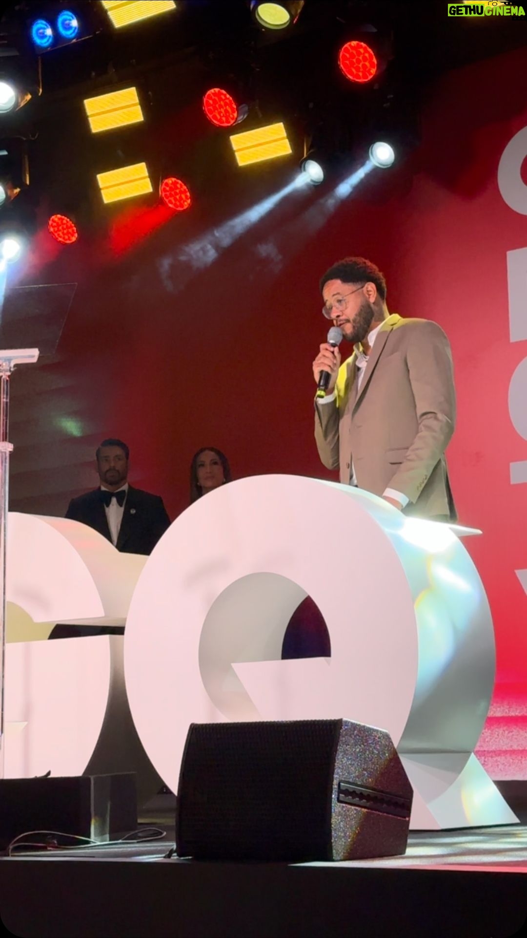 Emicida - 94K Likes - Parabéns pelo prêmio @gqbrasil men of the year como ícone do ano @manobrown você merece o universo!