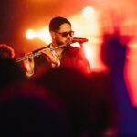 Emicida Instagram - @riomontreuxjazzfestival vai ficar pra sempre na memória 💛🌿 Fotos: @ibcardoso Acervo: @lab_fantasma