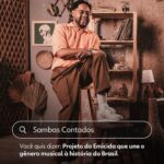 Emicida Instagram - #SambasContados é o meu mais novo podcast original feito juntamente com @lab_fantasma e ninguém mais, ninguém menos que @emicida. Serão 10 episódios de segunda a sexta por duas semanas. Estreia no dia 11/03. Vem dar play com a gente 😉▶️ #PraTodosVerem: Carrossel com imagens do cantor Emicida no novo podcast Original Globoplay, Sambas Contados. Em cada uma, há uma arte semelhante a um mecanismo de pesquisa na internet, em que se procura o significado de “Sambas Contados” e o resultado mostra várias definições. Na primeira imagem, a definição é: Série em áudio que mergulha na história do samba, exaltando os seus precursores Emicida está de óculos escuros e com a mão na cabeça. Na segunda imagem, a definição é: Projeto do Emicida que une o gênero musical à história do Brasil. Emicida está sorridente, sentado em um banco se inclinando para trás e com um dos pés em outro banco. Na terceira imagem, a definição é: Podcast que conecta o samba a diversas manifestações artísticas Emicida está sentado atrás de uma mesa, de óculos escuros e com fósforo nas mãos. Na quarta imagem, a definição é: Episódios com trilha sonora assinada pela dupla ‘Os Prettos’ Emicida está sentado em uma cadeira de barbearia com um pente no estilo garfo em uma mão e um espelho na outra. Na última imagem, a definição é: Homenagem ao legado de Leci Brandão, Adoniran Barbosa, Dona Ivone Lara e outros artistas Emicida está sentado com um cotovelo na mesa, de óculos escuro e colocando uma das mãos na cabeça.