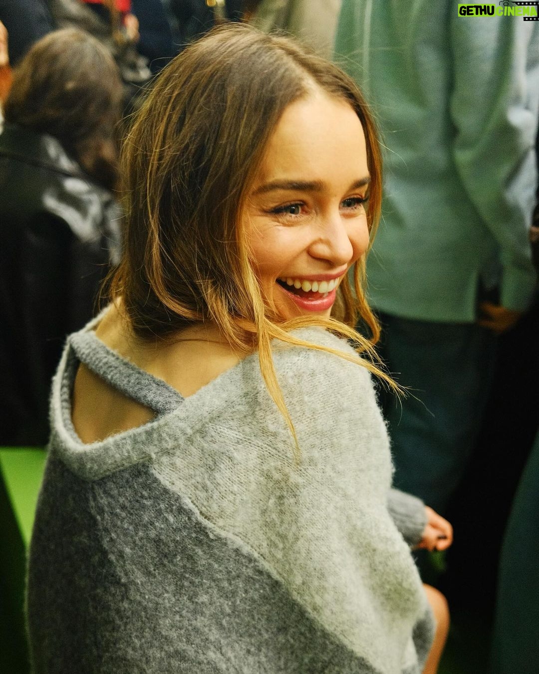 Emilia Clarke Instagram - Well THAT WAS FUN! @loewe thank you not only for sitting me by MEG motherloving RYAN (I have now completed life). The vibes were immaculate, the chateau was stunning, the clothes were beautiful and the people were inspiring… and there was a magician. A fashion show that felt truly genuine. Praise be to Jonathan and Loewe 👏😘 #MEGRYANPEOPLE!!! #everythingicoulddonottoquotehermoviesather #thankgodmyboobdidntpopoutofthatoutfit
