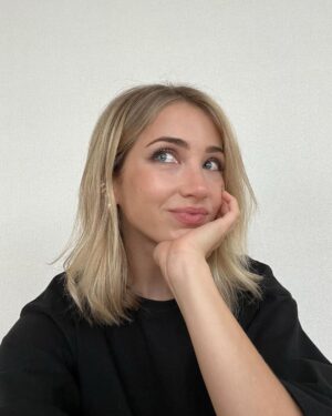 Emily Rudd Instagram - very special week (& a morning-after moment from a very special night last year) 🧡 thank u for all the love. lovin u right back