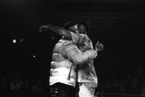 Emis Killa Instagram - E anche la seconda data di Milano è andata. Tornare sul palco è stato incredibile. Grazie agli ospiti che sono venuti a suonare con noi, agli amici che ci sono passati a trovare e soprattutto grazie a voi che ci avete fatto esplodere i timpani. 🔊 17 babeeeeee.