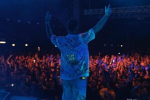 Emis Killa Instagram - E anche la seconda data di Milano è andata. Tornare sul palco è stato incredibile. Grazie agli ospiti che sono venuti a suonare con noi, agli amici che ci sono passati a trovare e soprattutto grazie a voi che ci avete fatto esplodere i timpani. 🔊 17 babeeeeee.