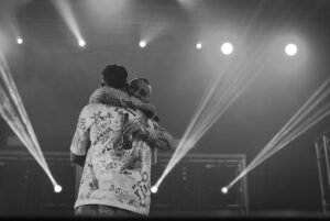Emis Killa Instagram - E anche la seconda data di Milano è andata. Tornare sul palco è stato incredibile. Grazie agli ospiti che sono venuti a suonare con noi, agli amici che ci sono passati a trovare e soprattutto grazie a voi che ci avete fatto esplodere i timpani. 🔊 17 babeeeeee.
