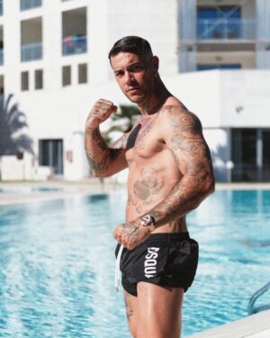 Emis Killa Instagram - Gonfio questi rapper come il botox/li mando al tappeto come Lennox.
Sardinia i love u, see u the next summer.