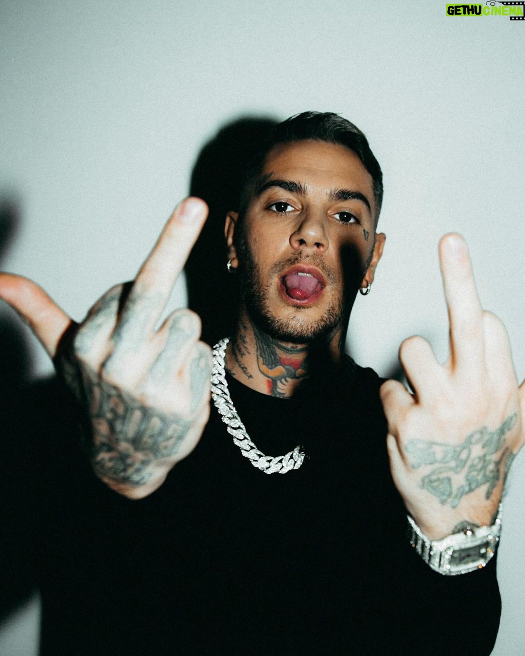 Emis Killa - 92K Likes - Ti tratto in malo modo
