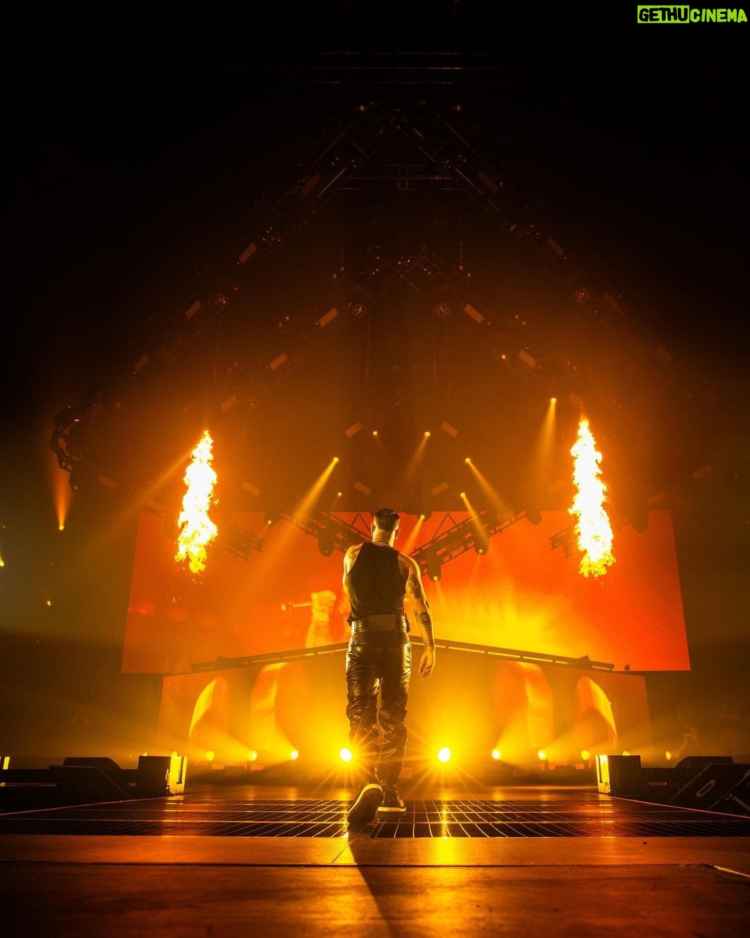 Emis Killa Instagram - E anche “effetto notte” è disco di platino 💿