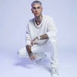 Emis Killa Instagram - Whitey bulger. “17” la dark edition è il disco più venduto in italia, e quindi primo in classifica. Grazie zanzas. 🗡