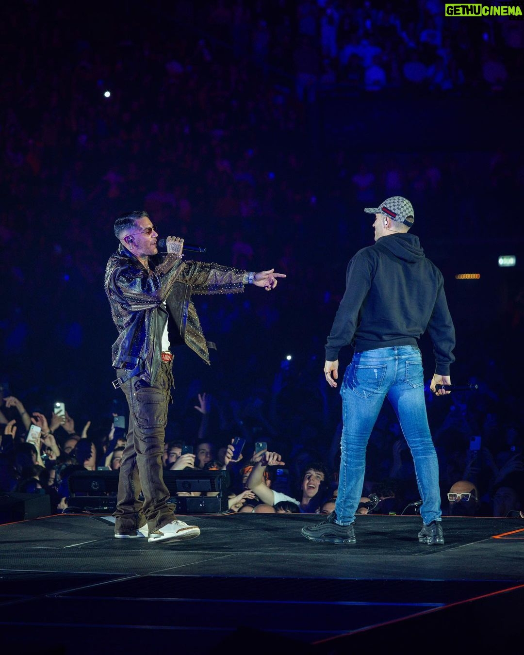 Emis Killa - 84.4K Likes - Il tour è iniziato e un po’ di amici sono già passati a trovarmi.
Stasera Napoli (casa della musica)
domani Roma (orion)
Ultime ore per prendere i biglietti. Link nelle mie storie ❤️