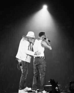 Emis Killa Instagram - Il tour è iniziato e un po’ di amici sono già passati a trovarmi.

Stasera Napoli (casa della musica) 

domani Roma (orion)

Ultime ore per prendere i biglietti. Link nelle mie storie ❤️