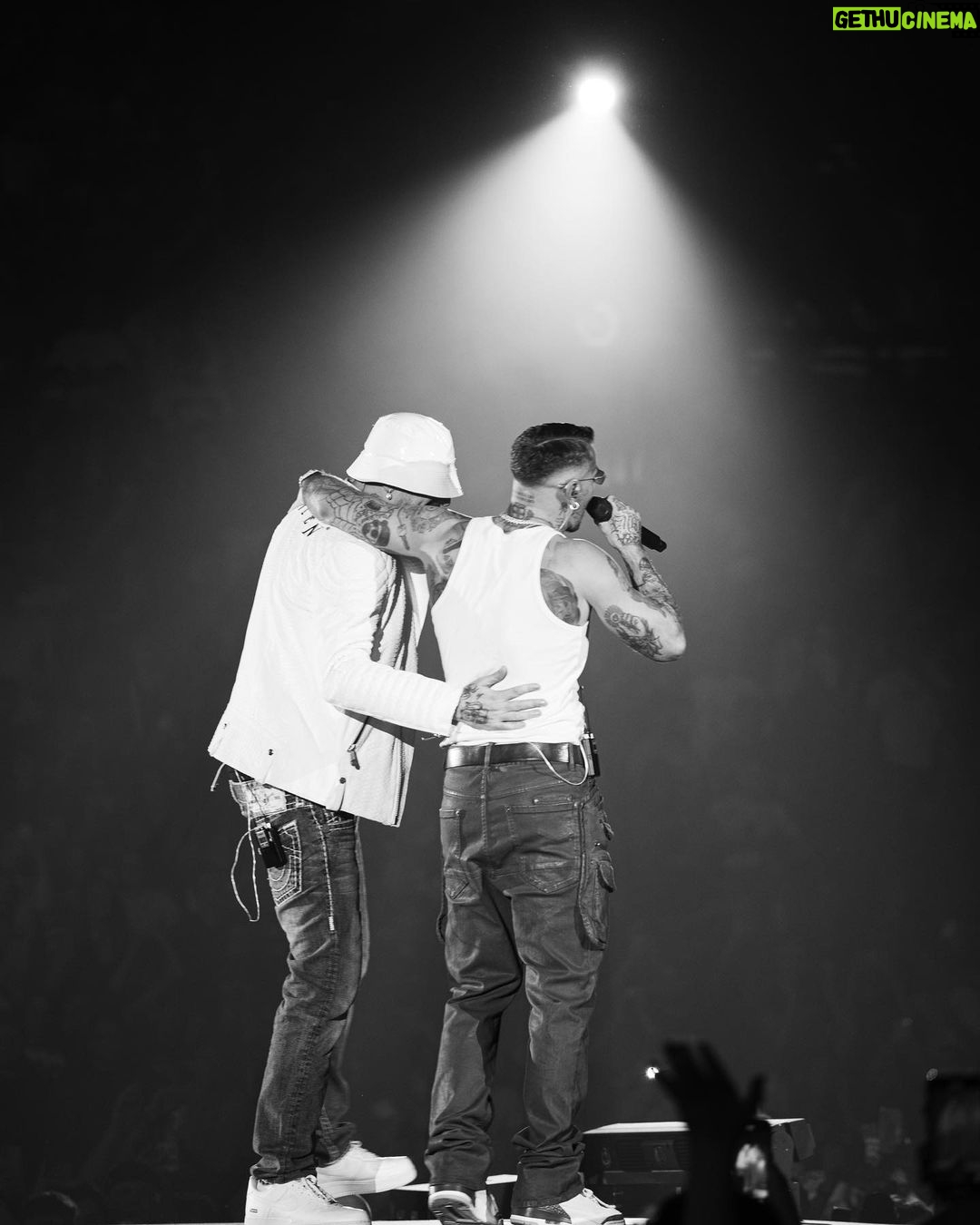 Emis Killa - 84.4K Likes - Il tour è iniziato e un po’ di amici sono già passati a trovarmi.
Stasera Napoli (casa della musica)
domani Roma (orion)
Ultime ore per prendere i biglietti. Link nelle mie storie ❤️