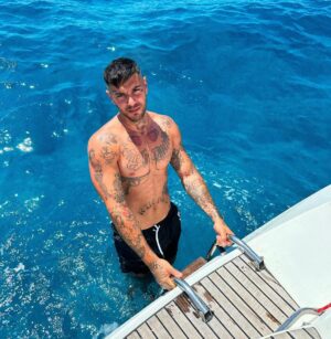 Emis Killa Instagram - + 34 

Potrei essere vostro padre for real. 👴🏼