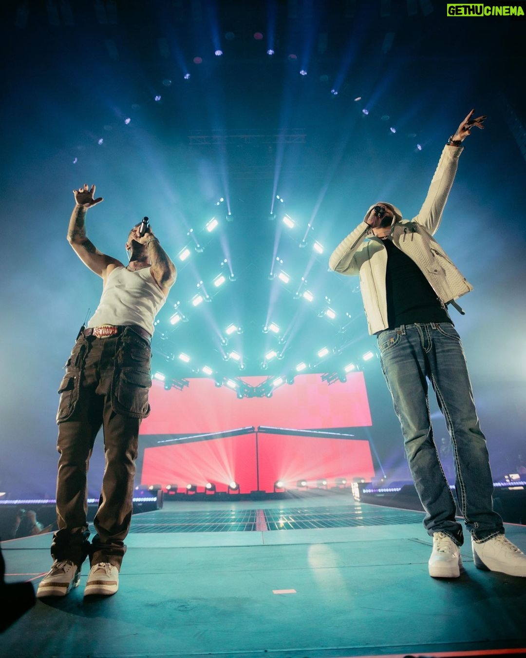 Emis Killa - 84.4K Likes - Il tour è iniziato e un po’ di amici sono già passati a trovarmi.
Stasera Napoli (casa della musica)
domani Roma (orion)
Ultime ore per prendere i biglietti. Link nelle mie storie ❤️