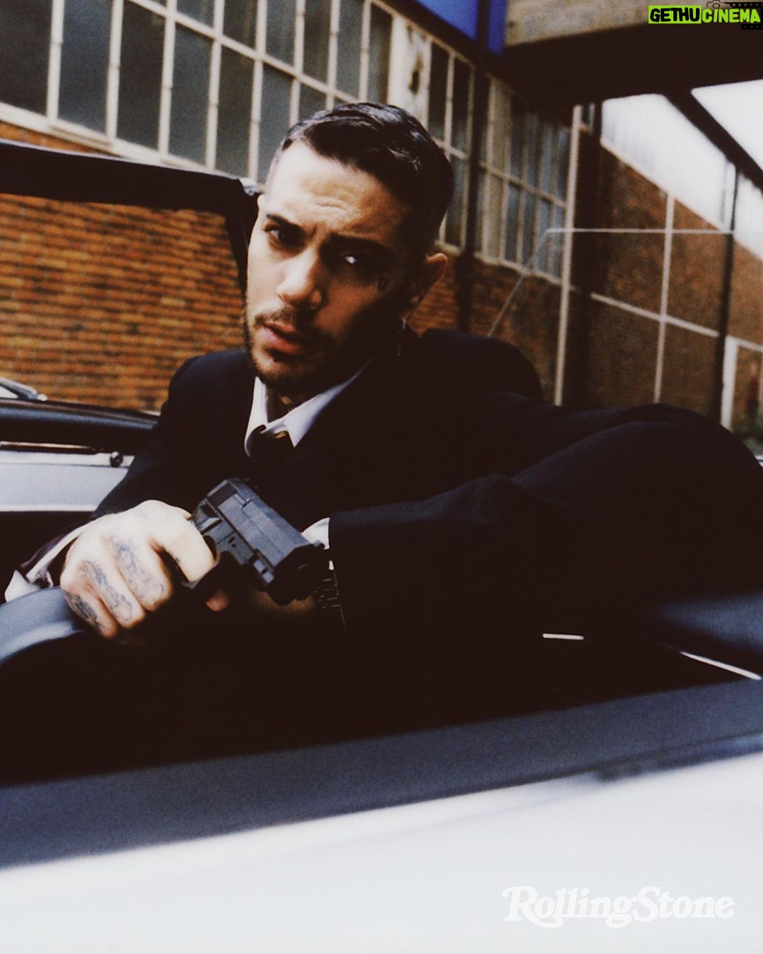 Emis Killa - 102.9K Likes - Tarantelle finite a tarallucci e vino, altrimenti era un bagno nel blood: tarantino.