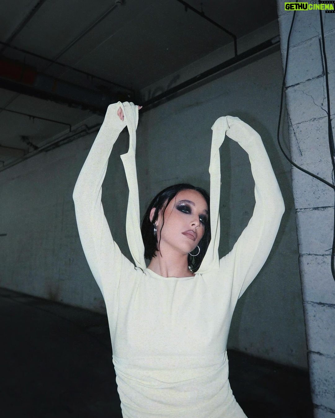 Emma Chamberlain Instagram - ⭐️ @alexandermcqueen ⭐️ Paris, France