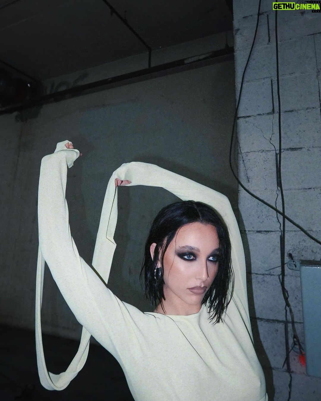Emma Chamberlain Instagram - ⭐️ @alexandermcqueen ⭐️ Paris, France
