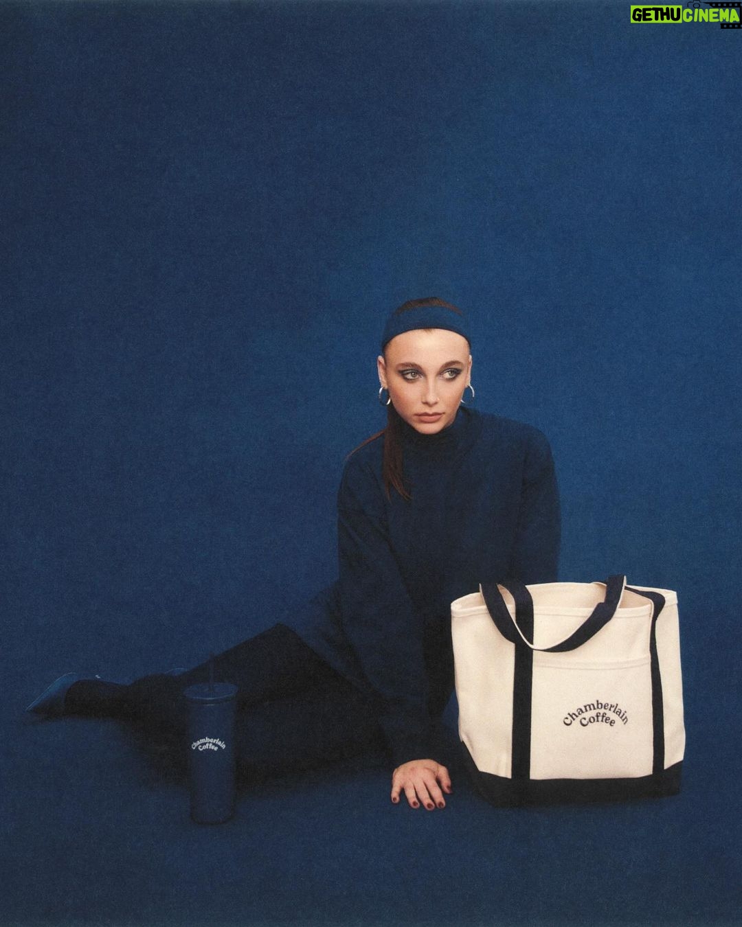 Emma Chamberlain Instagram - @CHAMBERLAINCOFFEE BLUE www.chamberlaincoffee.com new blue collection with my FAVORITE FAVORITE FAVORITE cup and tote EVER 💙🥹