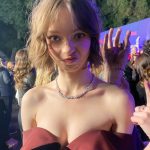 Emma Myers Instagram - AH! There’s some(thing) on my shoulder