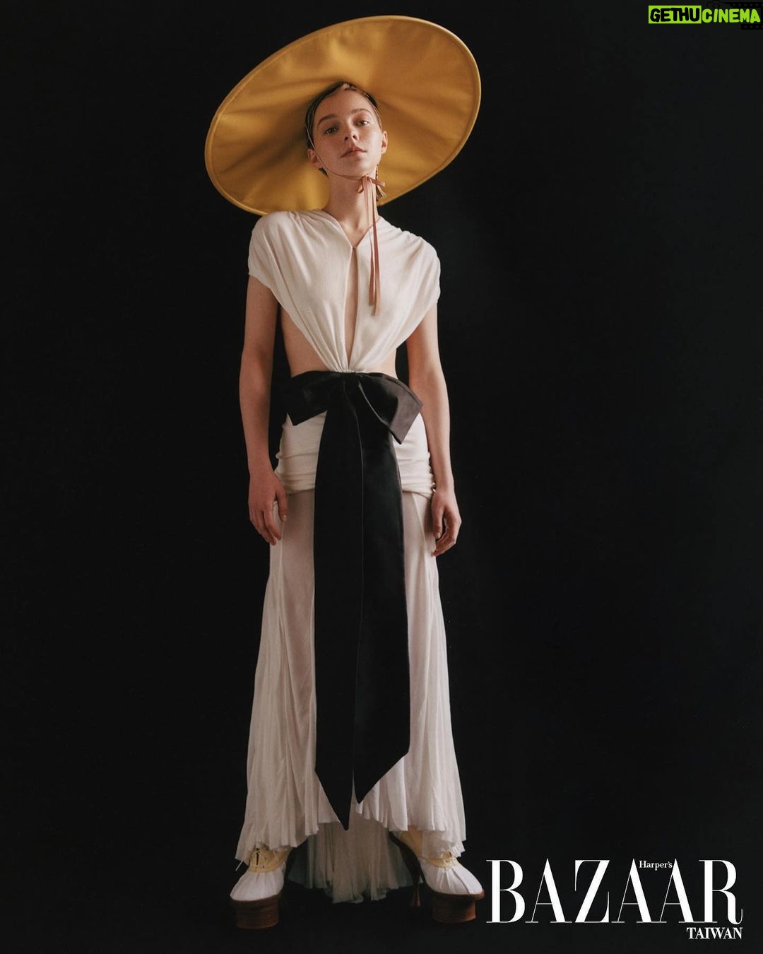 Emma Myers Instagram - @harpersbazaar_tw . . . Photographer - Agata Serge - @agataserge Realization - Jerry Hsieh Text - Billy Kuo - @billy860320 Stylist - Sarah Gore Reeves - @sarahgorereeves Make Up - Elayna Bachman - @elaynabachman Hair - Lisa Marie Powell - @sheardeath Set Design - Isaac Aaron- @itsisaacaaron Set Design Assistant - Charlotte CaHill- @char_3d_artist Styling Assistant - Mia Rapoport - @miarapoport , Adara Whitney - @adara.a.w Photo Assistant - Maksim Doraev - @doraevmaxim Production Manager - Kate Bregeda-@katebregeda Location Scout - Natalie Stasiak- @natstasiak Producer - Anna Makovchik - @annamakovchik Production - AM Producer - @am_producer Editor - Angeline Hsiao