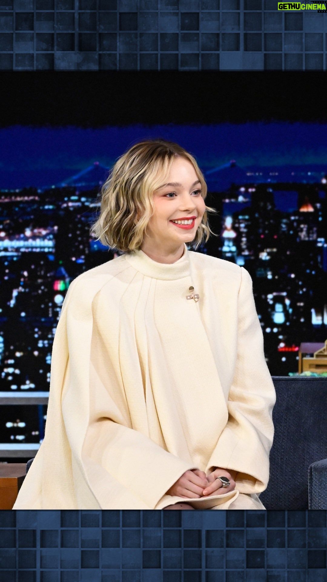 Emma Myers Instagram - SEVENTEEN superfan @ememyers recommends “To you” by @saythename_17 to the audience! #FallonTonight