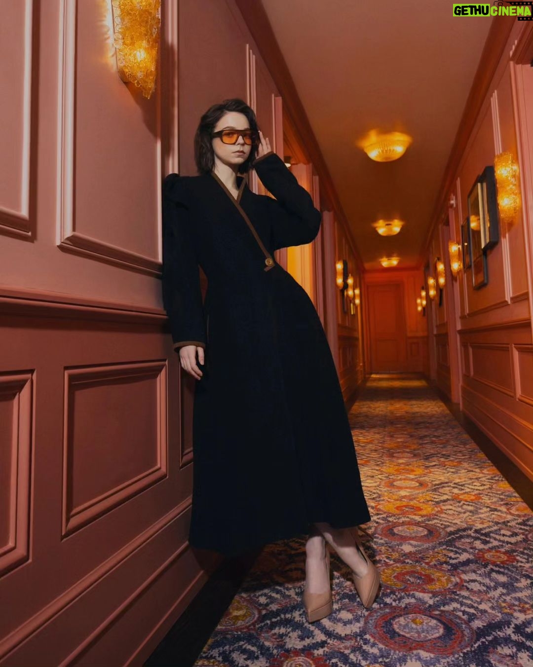Emma Myers Instagram - Thank you @1883magazine for having me:) . . Interview @hello.imrachel Photography @gustavochams
Styling @styledbyglo_2 at @tunnelmediagroup Make up @glennbrownell at @theonly.agency Hair @sky.kxm at @theonly.agency Photography Assistant @joshcolonphoto Styling First Assistant @Twiggyy____ Styling Second Assistant @rxbart Retouch @helenacolliny Location @thefifthavenuehotel