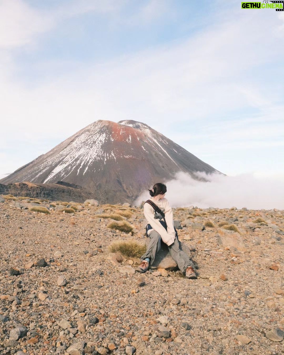 Emma Myers Instagram - Climbed Mount Doom. Ran into one orc on the way, but don't worry, I dealt with him pretty fast.