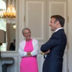Emmanuel Macron Instagram – Madame la Première ministre, chère Élisabeth Borne, votre travail au service de notre Nation a été chaque jour exemplaire. Vous avez mis en œuvre notre projet avec le courage, l’engagement et la détermination des femmes d’État. De tout cœur, merci.