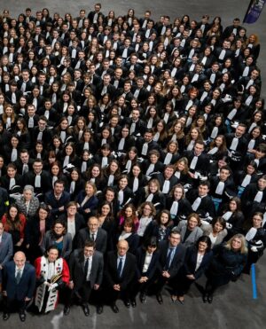 Emmanuel Macron Instagram - Avec la nouvelle promotion de magistrats, la plus grande de la Ve République. Fierté !