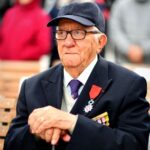 Emmanuel Macron Instagram - Michel Cherrier nous a quittés. Rescapé des geôles franquistes, il s’engage au sein des Forces navales françaises libres. Il participe au débarquement de Provence dont nous commémorerons les 80 ans cette année. Nous penserons à lui et ses camarades. Condoléances à ses proches.