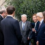 Emmanuel Macron Instagram - Rescapé d’Auschwitz et de la prison de Montluc, Claude Bloch portait en lui la déchirure de l’Histoire. Toute sa vie, il fut un passeur de la mémoire de la Shoah. C’est à nous tous que revient le devoir de continuer à la transmettre. Mes sincères condoléances à ses proches.