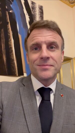 Emmanuel Macron Instagram - L’écologie à la française, c’est cela : dès janvier, les premiers modèles de voitures électriques en leasing seront disponibles à 100 euros par mois.

→ mon-leasing-electrique.gouv.fr
