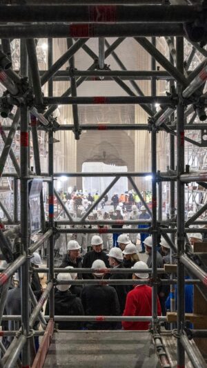 Emmanuel Macron Instagram - Une page de l’Histoire du pays, de la science et de l’art, s’écrit sous nos yeux, à Notre-Dame.