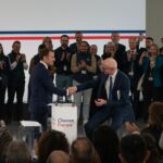 Emmanuel Macron Instagram - Souveraineté industrielle et création d’emploi, décarbonation et exportation. C’est la recette du succès. Celle que nous écrivons à Chartres avec Novo Nordisk qui choisit la France ! Chartres, France