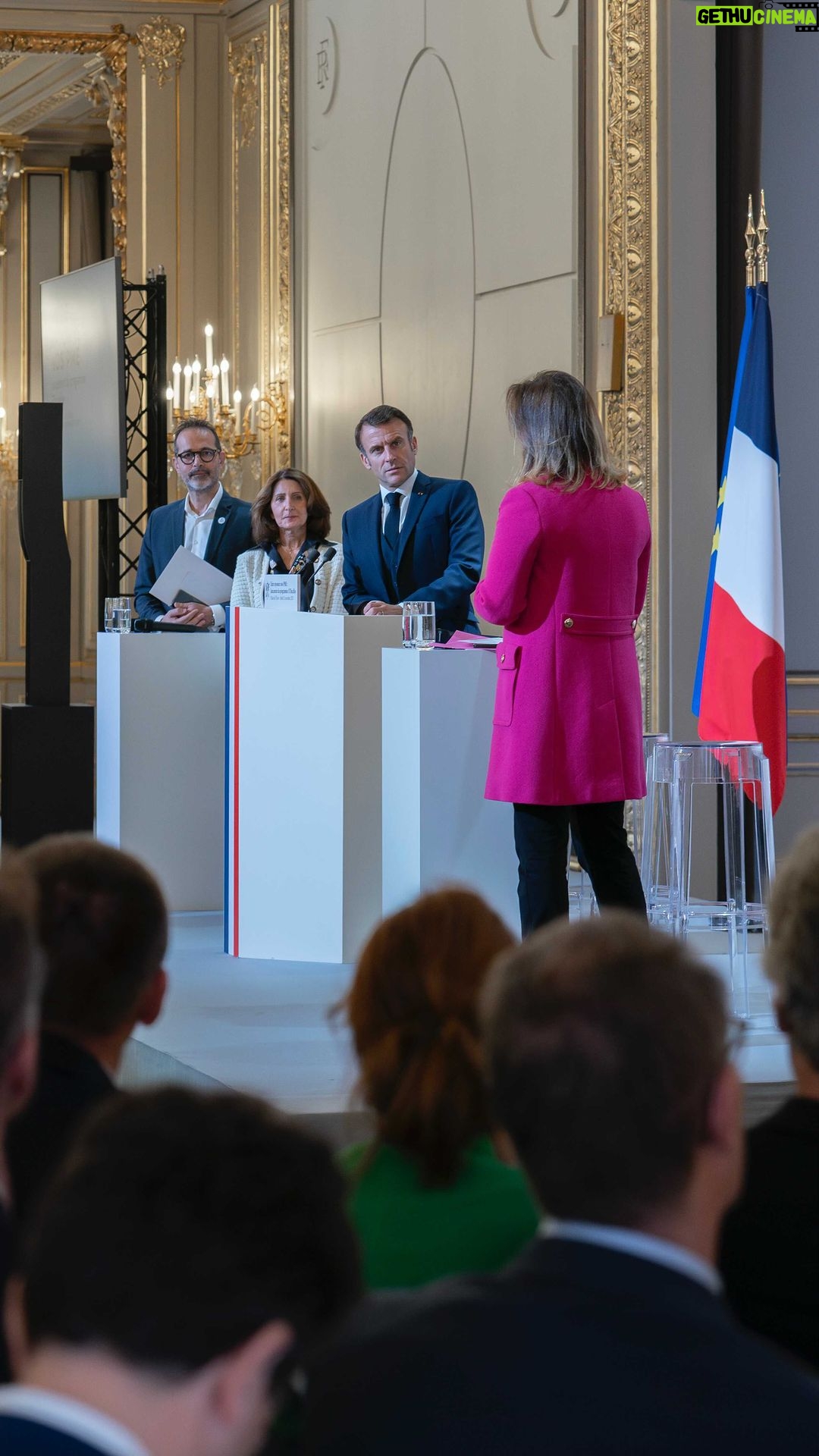 Emmanuel Macron Instagram - Changer les choses est parfois difficile et impopulaire, mais les résultats sont là. On poursuit vers notre objectif : le plein-emploi !
