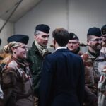 Emmanuel Macron Instagram – Immense fierté d’être à vos côtés, de vous témoigner la reconnaissance de la Nation et vous dire en son nom qu’elle sait que vos familles vous manquent. Elle sait vos sacrifices, votre courage, votre honneur.

Soldats, marins, aviateurs,

Merci infiniment. Jordanie