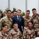 Emmanuel Macron Instagram – Immense fierté d’être à vos côtés, de vous témoigner la reconnaissance de la Nation et vous dire en son nom qu’elle sait que vos familles vous manquent. Elle sait vos sacrifices, votre courage, votre honneur.

Soldats, marins, aviateurs,

Merci infiniment. Jordanie
