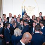 Emmanuel Macron Instagram - À nouveau, un immense merci à vous tous, Maires de France. Une décentralisation réelle et audacieuse, une déconcentration pour recréer de la simplicité, plus de clarté sur les moyens financiers et un vrai statut de l'élu : voilà nos grands objectifs pour l’année qui vient.