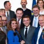 Emmanuel Macron Instagram - À nouveau, un immense merci à vous tous, Maires de France. Une décentralisation réelle et audacieuse, une déconcentration pour recréer de la simplicité, plus de clarté sur les moyens financiers et un vrai statut de l'élu : voilà nos grands objectifs pour l’année qui vient.